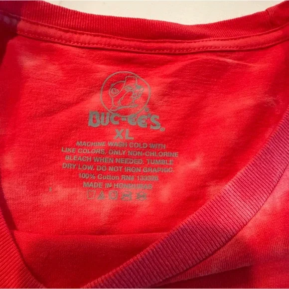 Buc-ee's Christmas Tie Dye Long Sleeve Shirt Mens XL Santa Beaver Red Green - Picture 3 of 4